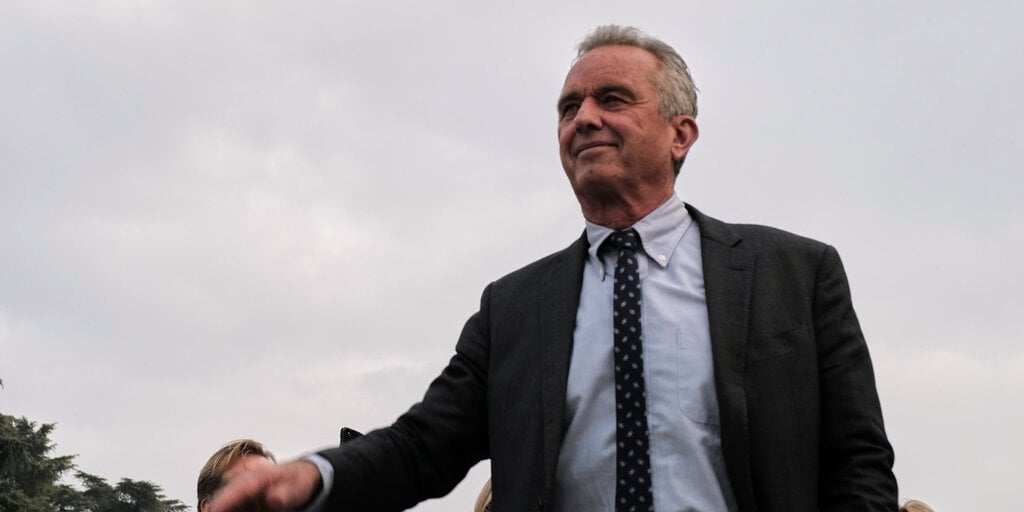 RFK Jr, Bitcoin Enthusiast, Shocks by Halting Campaign to Team Up with Trump